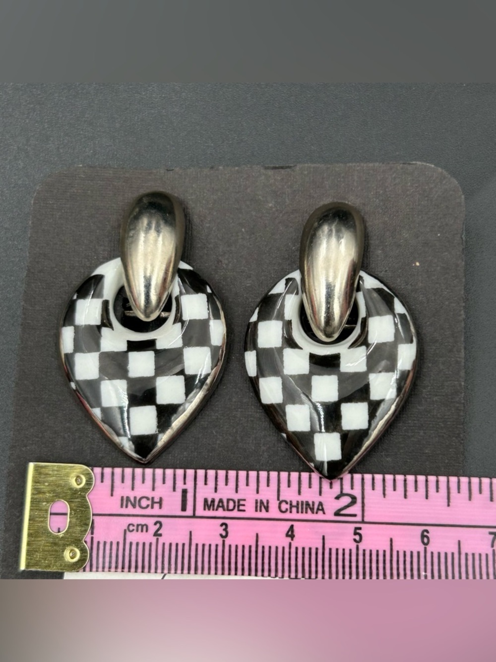 90s Porcelain Checkered Connection Heart Earrings Black White Racing Post - Picture 4 of 5